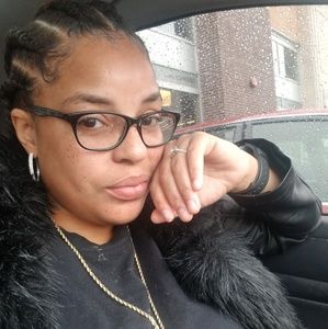 Meet your Posher, Queen